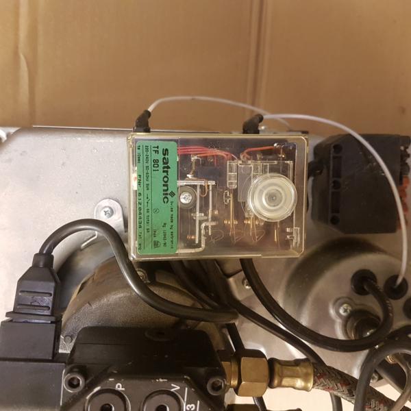 feuerungsautomat von einem buderus oelbrenner, satronic tf 801